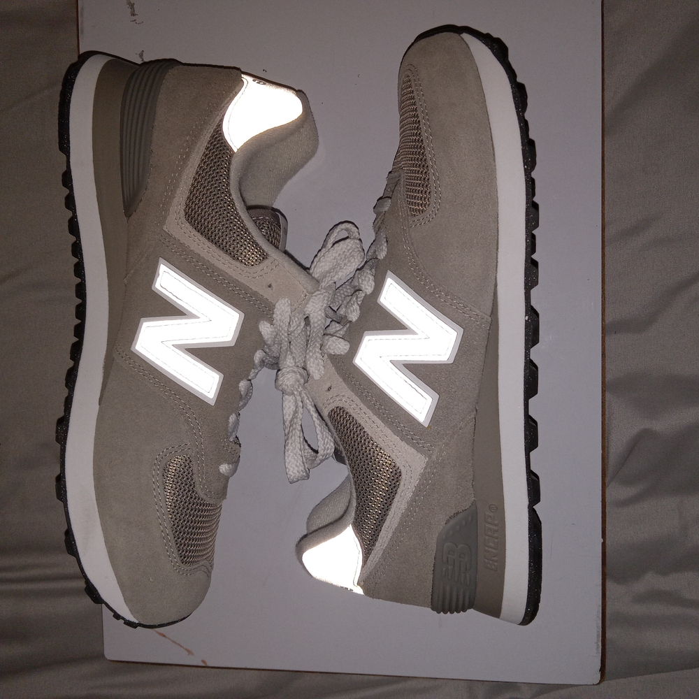 $ 40 Womens Size 8.5 New Balance Men's Gray Sneakers